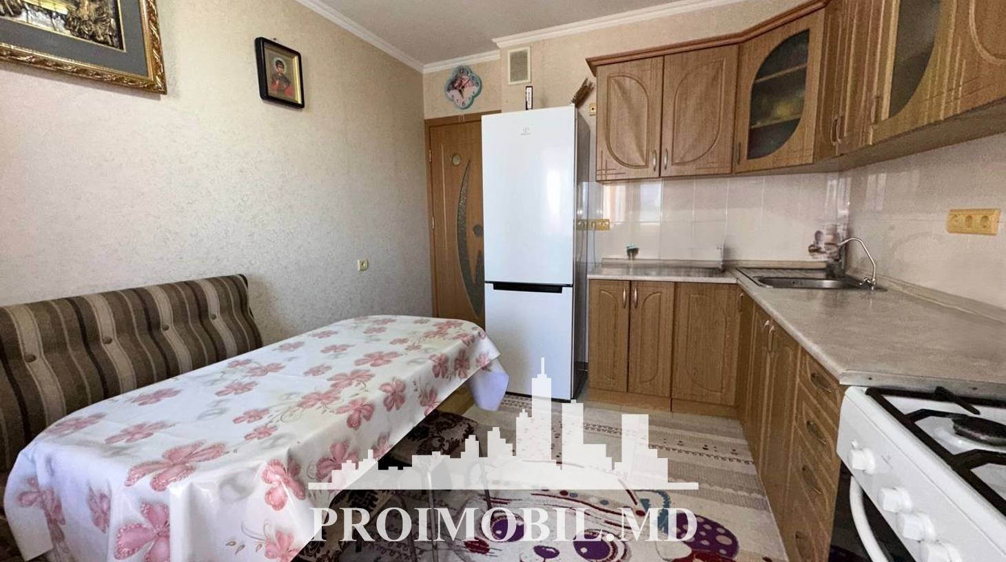 https://images.proimobil.md/ayYjdbh3mbMRvqNkAXZ6HRCl1YoLNqs9VNfJlPR1fzg/watermark:0.75:so:0:30:0.39/resize:fill:1460:816:1/gravity:ce/bG9jYWw6Ly8vZXN0YXRlL2xyL2ExMWJmNTY4LWYxNmQtNDJjNC05OGJmLTcwNDZlZGQ3NmMxZS5qcGVn