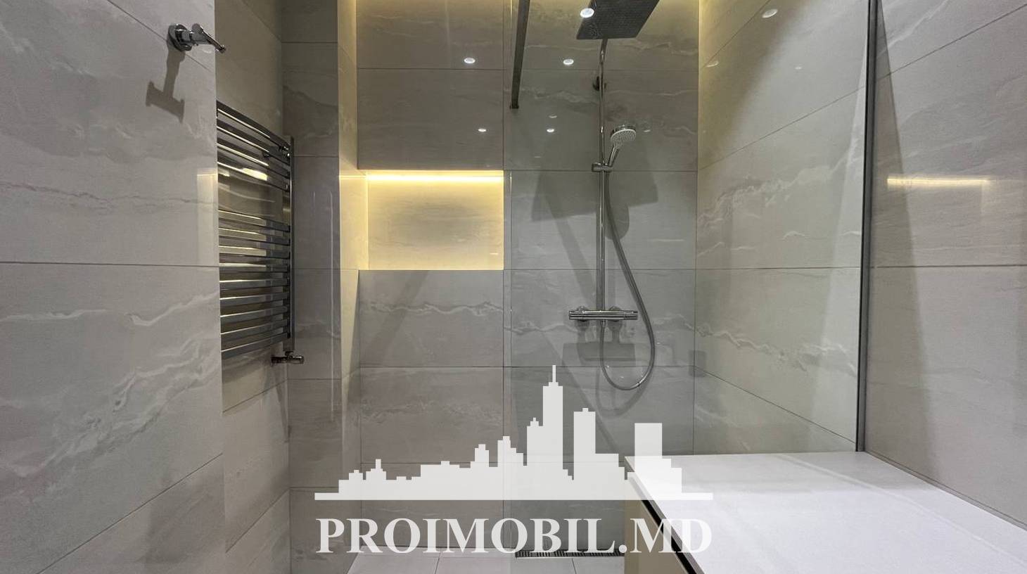 https://images.proimobil.md/azl7yEefX98v-BPMrx_uYWKManYatsM1HvUuF9XjVW4/watermark:0.75:so:0:30:0.39/resize:fill:1460:816:1/gravity:ce/bG9jYWw6Ly8vZXN0YXRlL2xyLzMyNWJjNjQ4LTczMDYtNGE5Zi1hNDIxLTE1YjAyMGNhMTE4Mi5qcGVn