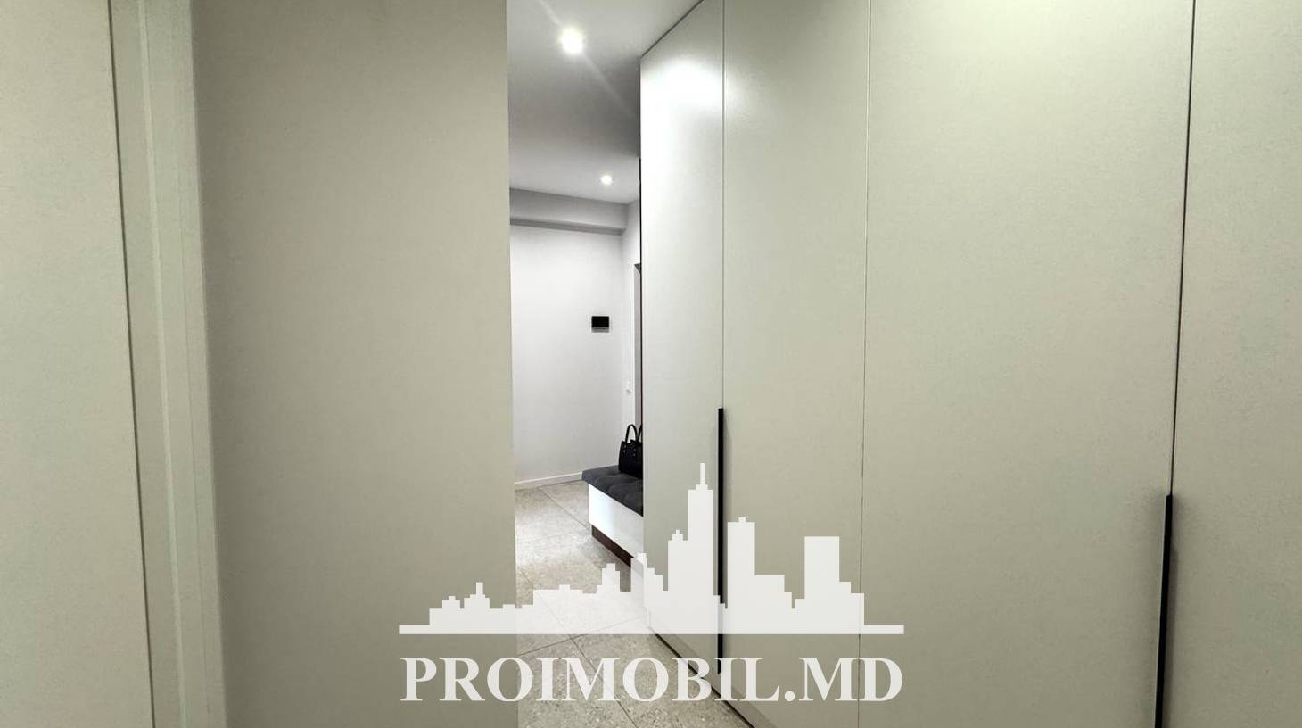 https://images.proimobil.md/b1RZ9j8zVgjlb4sQfaOVflQqYluEaJl5qyL--385XtQ/watermark:0.75:so:0:30:0.39/resize:fill:1460:816:1/gravity:ce/bG9jYWw6Ly8vZXN0YXRlL2xyL2M0MDI0OTkyLTQ2Y2EtNDIzYS1hMDRmLTNlNGJmMDNiMGFhYS5qcGVn