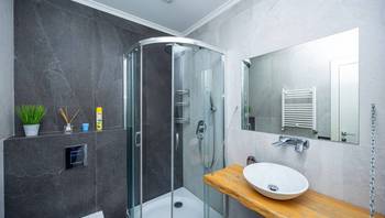 https://images.proimobil.md/b5_9eRGV-9EV4Uxfw2Zm2vJkkIs57TRaIS5-jx9po3E/resize:fill:350:198:1/gravity:ce/bG9jYWw6Ly8vZXN0YXRlL2xyL2UxMTY4YjgzLWJmMDctNGI0Yi05MzAwLTQ1NzAxZDA3ZGM0MC5qcGVn