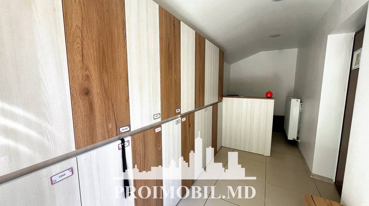 https://images.proimobil.md/b6m_MBOx84KJWRy59pG92vlmXvcftP-w-m8iQrFik6E/watermark:0.75:so:0:30:0.39/resize:fill:1460:816:1/gravity:ce/bG9jYWw6Ly8vZXN0YXRlL2xyLzQxNDE4YzMwLTBkNzctNGI3MC1iMGM0LWU5OWY5MjQxYTMzYi5qcGVn