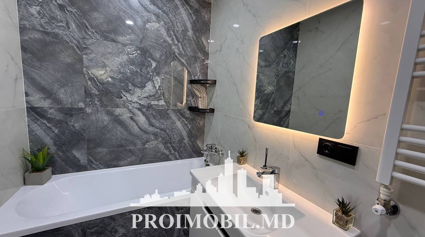 https://images.proimobil.md/b7AQTRIf6On3GpYoveEebk9RdfbiCvFrbD16B5D1Z_Y/watermark:0.75:so:0:30:0.39/resize:fill:1460:816:1/gravity:ce/bG9jYWw6Ly8vZXN0YXRlL2xyLzJlYjRlMGQxLTBmYzQtNDllNC05MWNiLWYzNGJkOTlkMjQxZC5qcGVn