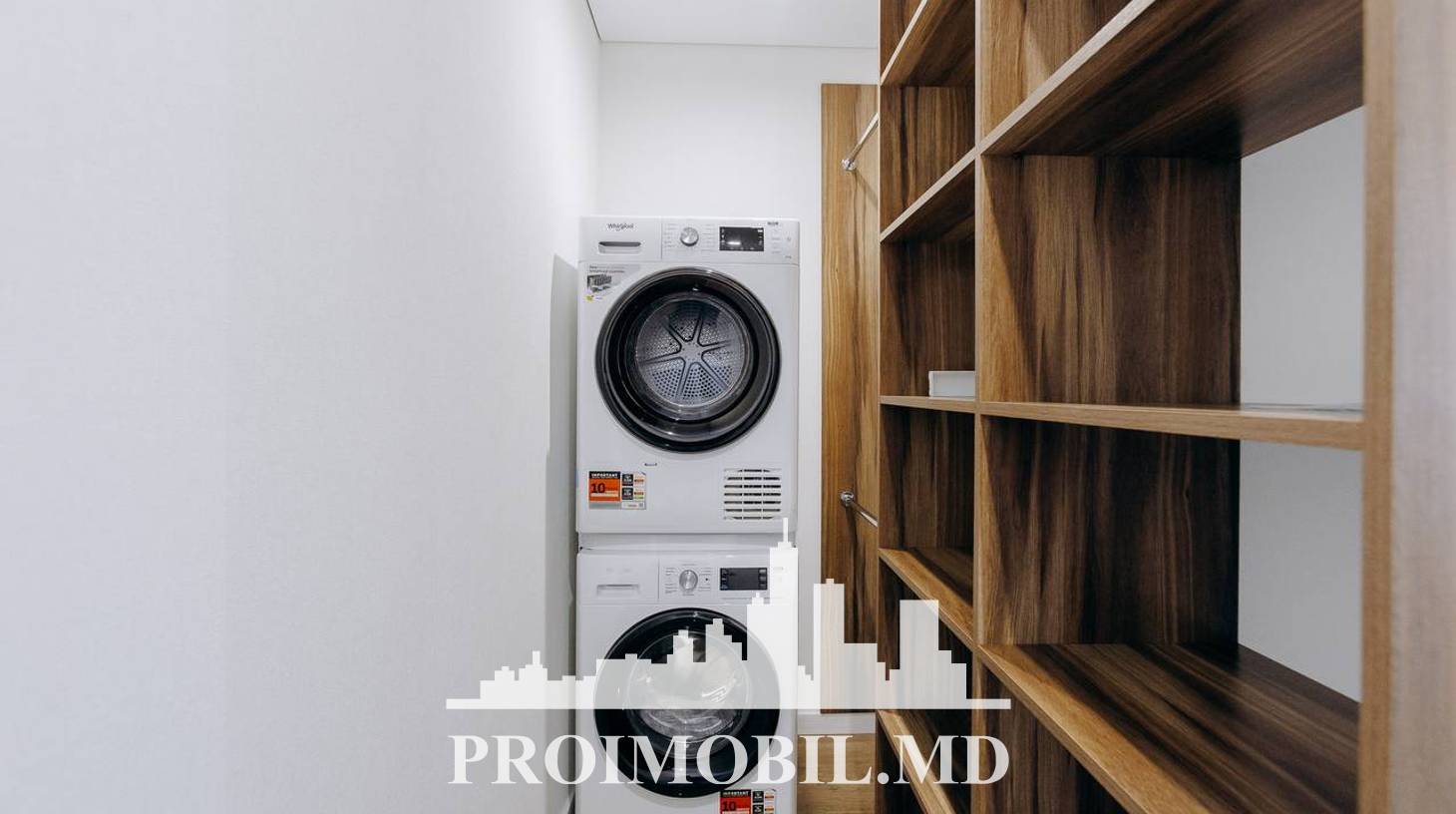 https://images.proimobil.md/b7HYpYoN-bUYJzdsdugG1Fm1B3dM1gjylEPQ5kGrA50/watermark:0.75:so:0:30:0.39/resize:fill:1460:816:1/gravity:ce/bG9jYWw6Ly8vZXN0YXRlL2xyLzkwYzBlMGZmLWRhZWYtNDhkMy04MTlhLWFlYjAwMWEzZGViYy5qcGVn