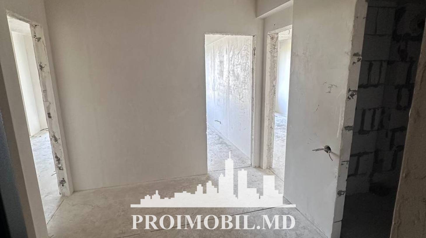 https://images.proimobil.md/b7VtlG6fzDeyt15GZB5bNoIT2J4cwaFmXtrzUbenk5c/watermark:0.75:so:0:30:0.39/resize:fill:1460:816:1/gravity:ce/bG9jYWw6Ly8vZXN0YXRlL2xyL2RlN2U2MDQwLWJkNzQtNGRkYi05ZGU3LWM2NTg0MWQyYzBiNC5qcGVn