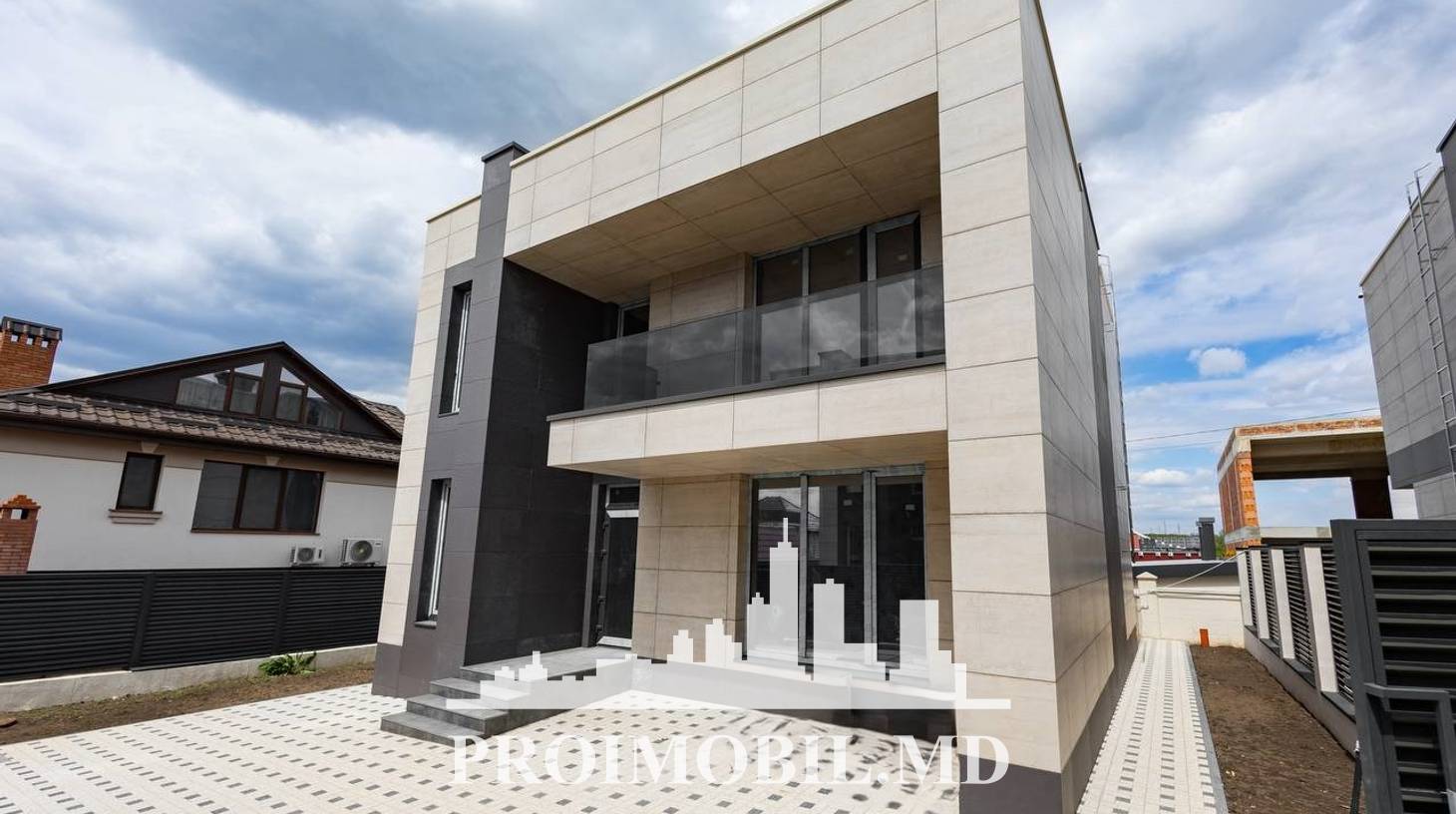 https://images.proimobil.md/b98rUedCeoTVOrSOR9Ezs9e_m3YF69I0_YEVnmPlGHU/watermark:0.75:so:0:30:0.39/resize:fill:1460:816:1/gravity:ce/bG9jYWw6Ly8vZXN0YXRlL2xyLzFkNjAxYzY5LTcxNDMtNGVlOC04MGNkLTZhOTEyMjAwY2M4NC5qcGVn