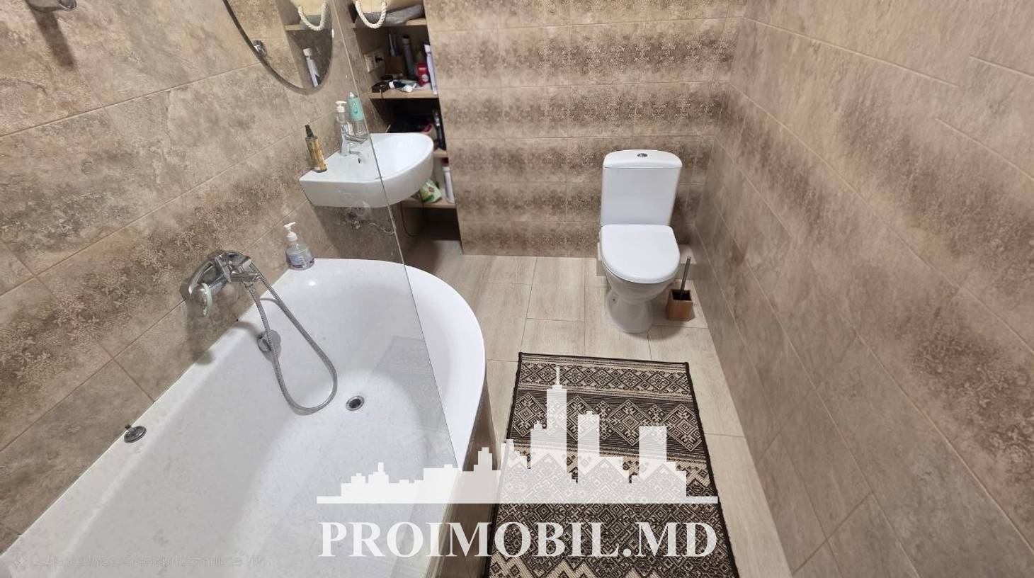 https://images.proimobil.md/b9g8bZJTdrcnvGIJBAUY9mWExoleVcPIoduy5qFQAr4/watermark:0.75:so:0:30:0.39/resize:fill:1460:816:1/gravity:ce/bG9jYWw6Ly8vZXN0YXRlL2xyLzE1ZjZhZTQ0LTM3YWMtNDc3OS05OTYyLWM4MjVmZTdmN2Q2Yy5qcGVn