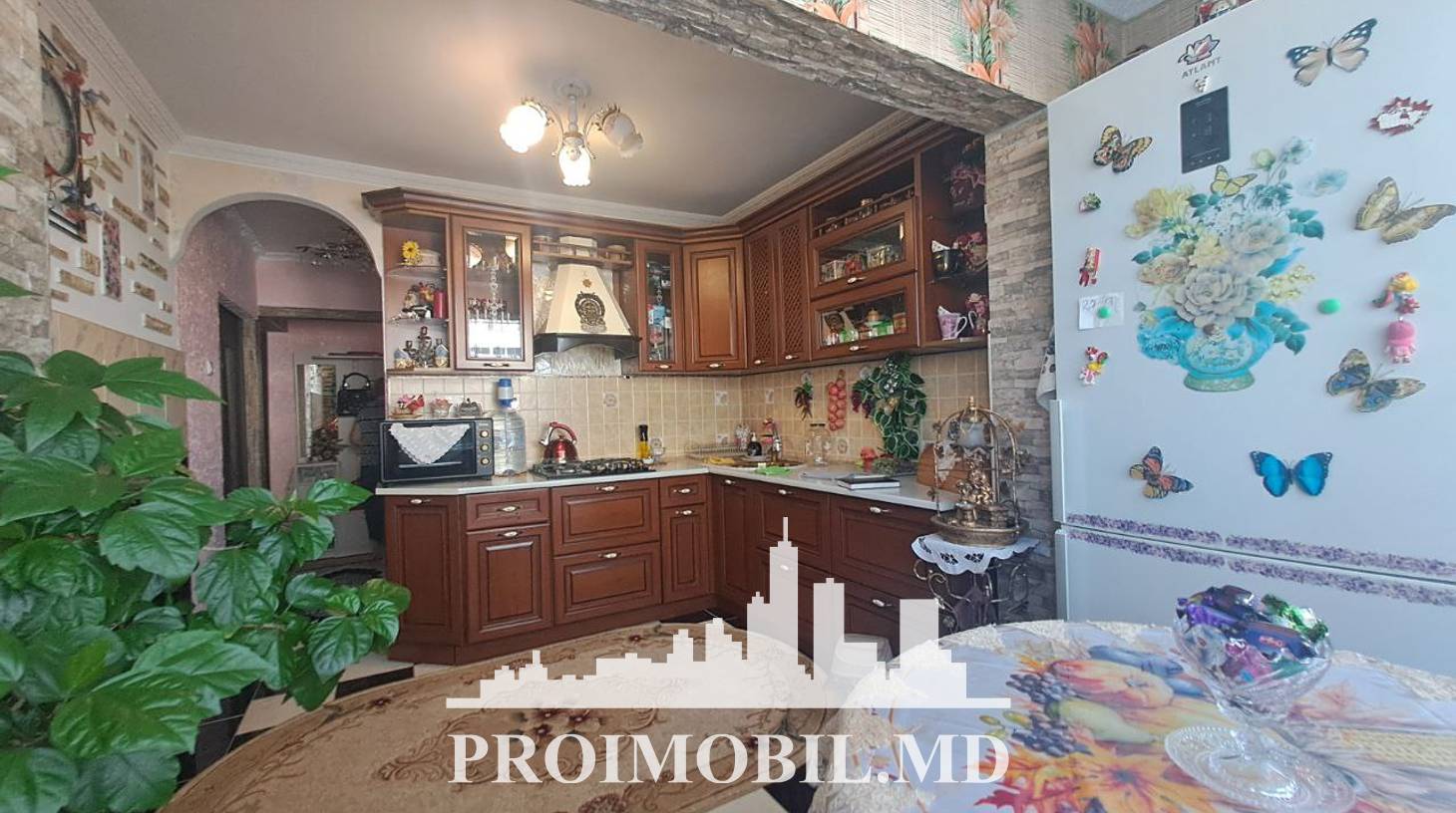 https://images.proimobil.md/bA-4YBTg81bYxYPD36ctEkeli92yc8UZD9PgcPAjSJc/watermark:0.75:so:0:30:0.39/resize:fill:1460:816:1/gravity:ce/bG9jYWw6Ly8vZXN0YXRlL2xyLzYyYjJhNjk2LTIwNmUtNDRhOC1hNGE2LWQwN2U4NmRiMGVhYi5qcGVn
