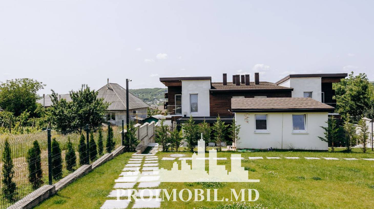 https://images.proimobil.md/bEHuFTYZdptOkrqTCv2VWA2Cr2dOyWWIqCdHZW17CzE/watermark:0.75:so:0:30:0.39/resize:fill:1460:816:1/gravity:ce/bG9jYWw6Ly8vZXN0YXRlL2xyLzdhYjIzMzhhLTBiZmYtNDRlOS1iZGU4LWVmODYxZTU5YmEzYi5qcGVn