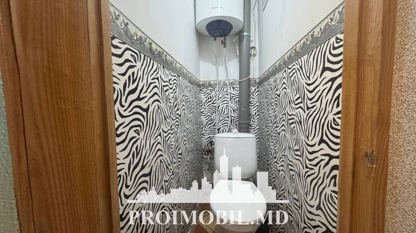 https://images.proimobil.md/bGJASvZ-77_gBGYo6SH6faYEAYUri8i780WllhaxMcM/watermark:0.75:so:0:30:0.39/resize:fill:1460:816:1/gravity:ce/bG9jYWw6Ly8vZXN0YXRlL2xyL2NhNzZlYTE1LTU3MDEtNDRjMS1hZjVhLWI1MjhiODJkMjEyMi5qcGVn