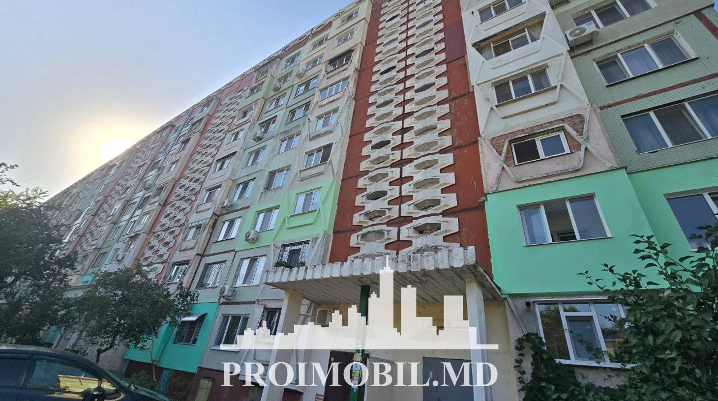 https://images.proimobil.md/bGk3Vdko3j6UaGBVfyZTzPKi5CLL8PzPg_hz9ASFBTU/watermark:0.75:so:0:30:0.39/resize:fill:1460:816:1/gravity:ce/bG9jYWw6Ly8vZXN0YXRlL2xyLzI4OTgyMWMxLWE2MTYtNDNlMC04ZjBkLWEwMDAyZDkyYTgwZC5qcGVn