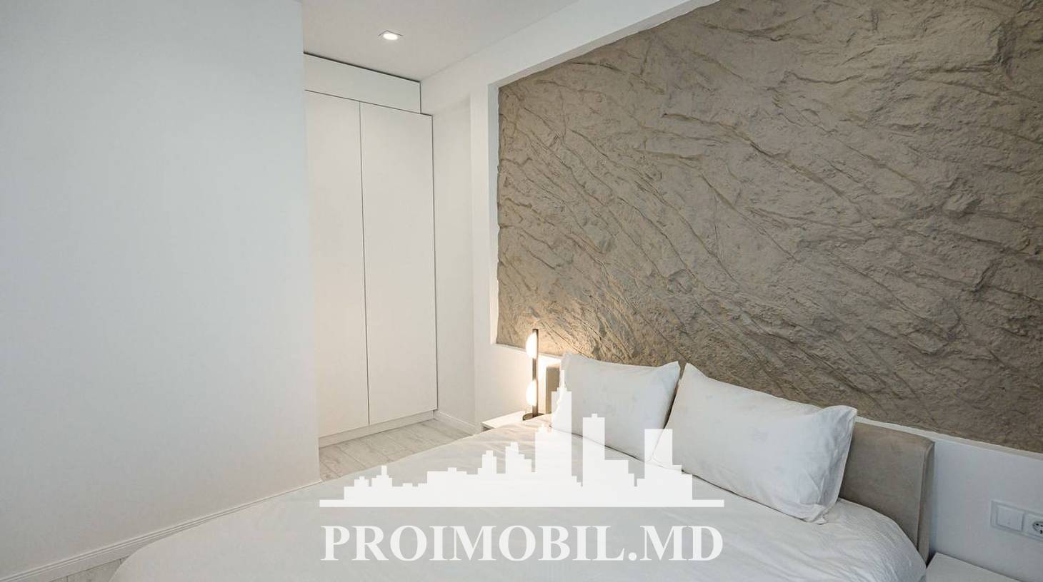 https://images.proimobil.md/bJAU0beTSrxh9z8xq71KEimNVra5o2mCm_pfQyQbodc/watermark:0.75:so:0:30:0.39/resize:fill:1460:816:1/gravity:ce/bG9jYWw6Ly8vZXN0YXRlL2xyLzg5ZDU5NDA2LWIxM2QtNGFkNi05YjA1LWU2NzlmMjY1MzViZi5qcGVn