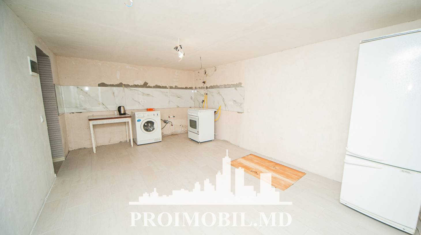 https://images.proimobil.md/bR3kHyE0BOViXr1sFyfL3JIPAkCEELkSgQ6s4tIidfI/watermark:0.75:so:0:30:0.39/resize:fill:1460:816:1/gravity:ce/bG9jYWw6Ly8vZXN0YXRlL2xyLzJhYzgwOWZiLWM3NTktNDliMC05M2I4LWFkZmFkMzYxNTllYS5qcGVn
