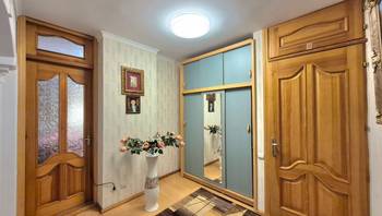 https://images.proimobil.md/bUmw3ItW68W4QbDbp49bhY9Qe0jvg3UNw7ckiFpfAKU/resize:fill:350:198:1/gravity:ce/bG9jYWw6Ly8vZXN0YXRlL2xyL2M3NjkzZDI1LWYwNTUtNDBlNi04NDU4LWYxMzI2NjEzOTM1OS5qcGVn