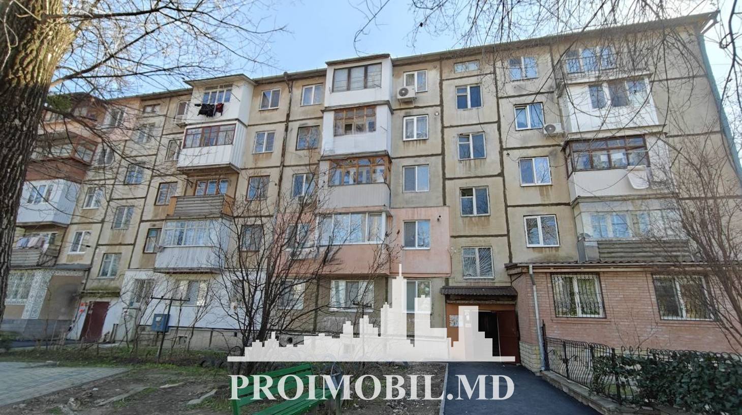 https://images.proimobil.md/bWqaTg-O5qAm4tbrwZRzkUd_8fmnhHaAi0iTz1agPwo/watermark:0.75:so:0:30:0.39/resize:fill:1460:816:1/gravity:ce/bG9jYWw6Ly8vZXN0YXRlL2xyL2ZiM2Q4ODJkLWZmNGYtNGY5Yy05NGFkLWNiNGM3OTJjODgwYy5qcGVn