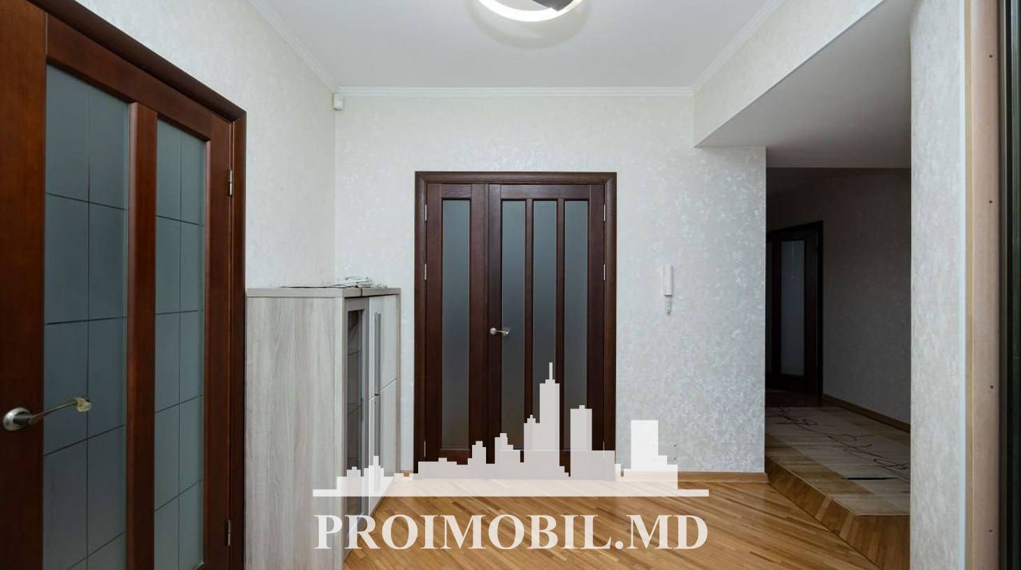 https://images.proimobil.md/bX-LLP4XcqYBwrJxvVtEA4iZBuLF5y5ocb0ng-thL20/watermark:0.75:so:0:30:0.39/resize:fill:1460:816:1/gravity:ce/bG9jYWw6Ly8vZXN0YXRlL2xyLzBjNDA3OGJjLTAyNzktNDU2OS1iMTVmLWFhYmM2NTM0YjczMC5qcGVn