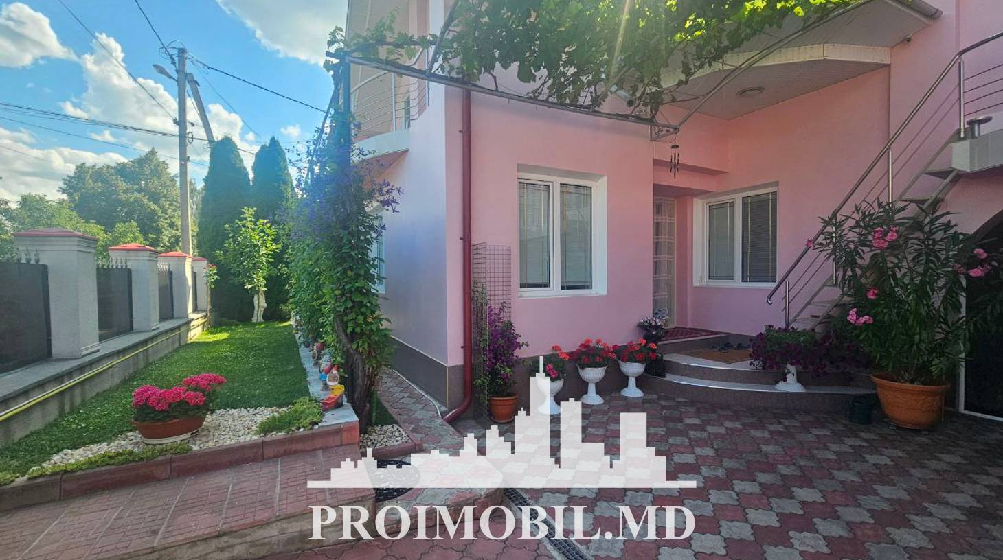 https://images.proimobil.md/bZSR8Xu8H_tVYu0oeEBQaq-TLnkubdkmbWjgaBDU3xU/watermark:0.75:so:0:30:0.39/resize:fill:1460:816:1/gravity:ce/bG9jYWw6Ly8vZXN0YXRlL2xyL2U1ZTM0MzQ2LWQyNDEtNGIxNi1iOGNlLWYxMWQxZjY5YWU3NC5qcGVn