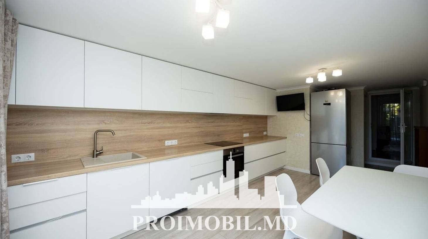 https://images.proimobil.md/be05uAaXmPceH4SUpK9LjXGsiz-0fc9fjdYZTqQHea8/watermark:0.75:so:0:30:0.39/resize:fill:1460:816:1/gravity:ce/bG9jYWw6Ly8vZXN0YXRlL2xyLzZlMjYxNmM2LTIzYjYtNDQxNC1hMWY4LWU3OTM3OTFjNjQzYS5qcGVn