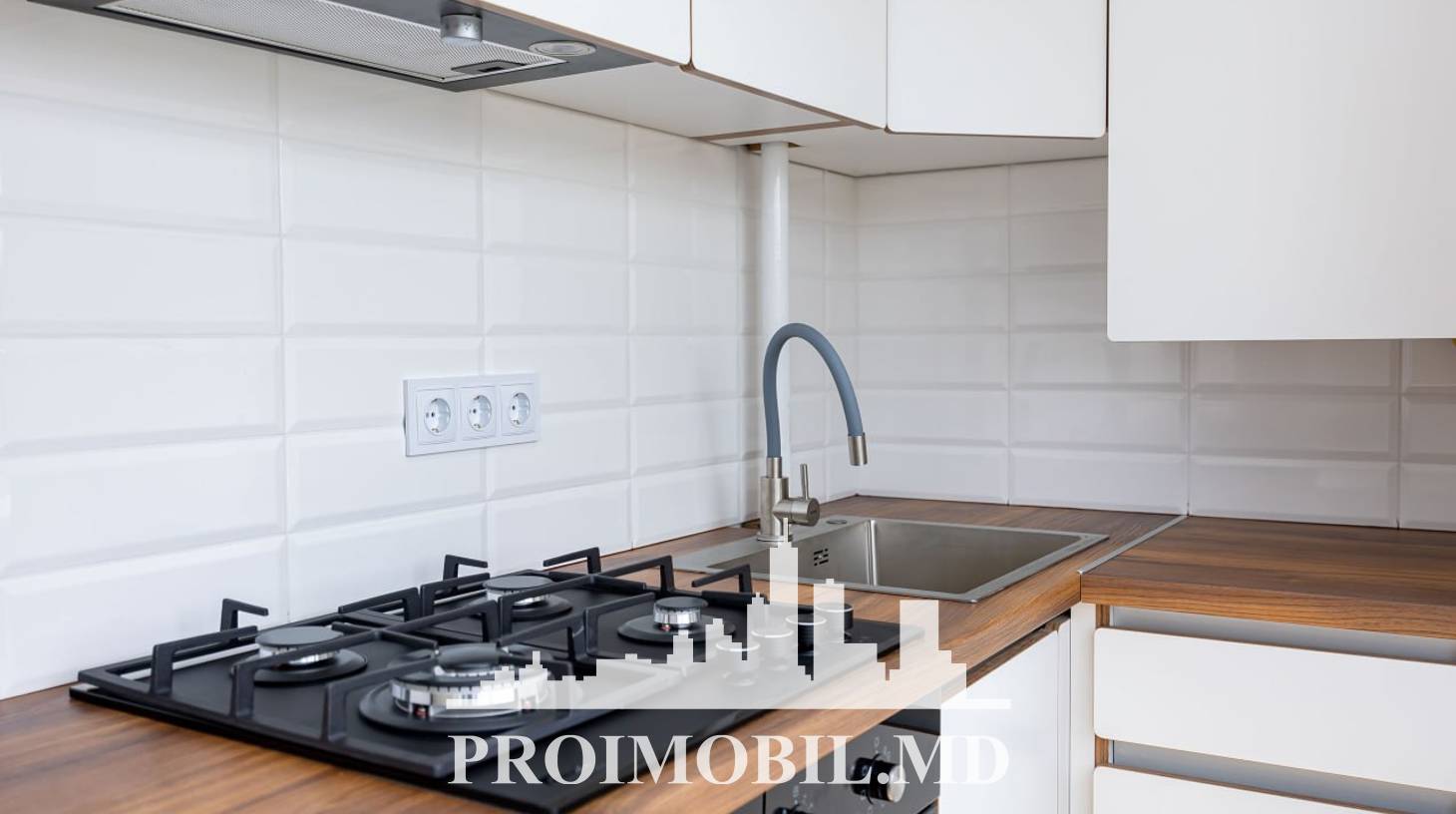 https://images.proimobil.md/bf7lPyrk-IEzJIFO3pDI73gGNZRS7jhfpnudmADzQ2s/watermark:0.75:so:0:30:0.39/resize:fill:1460:816:1/gravity:ce/bG9jYWw6Ly8vZXN0YXRlL2xyLzBjYWVhYzhhLTA0NmQtNDZjZS1hNDc0LTg1MmI3YTVmZjAzYy5qcGVn
