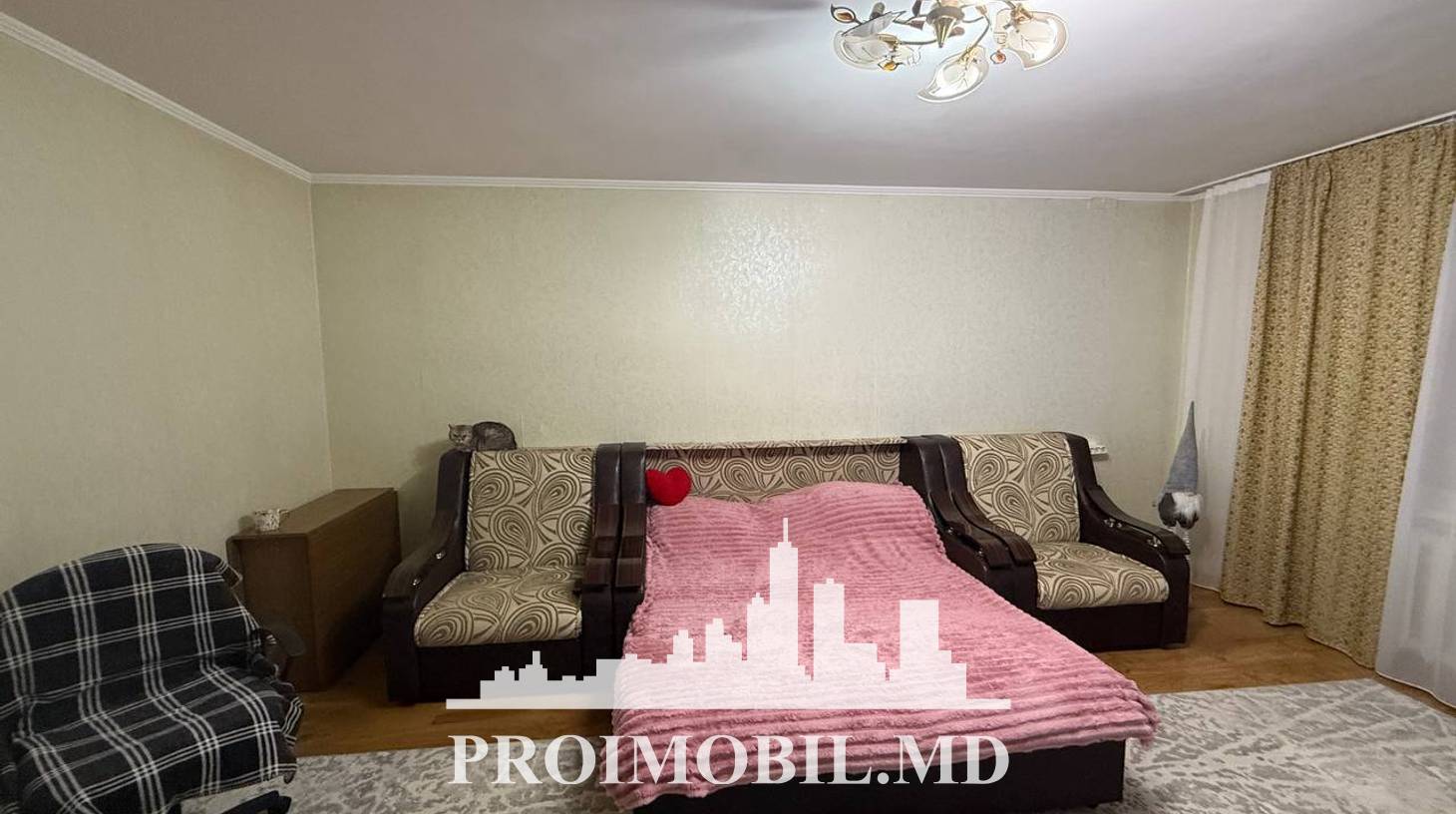 https://images.proimobil.md/bgA0HplzmXF6_UICXxkTI-phjs5bCZiN8iUWZhu_MjY/watermark:0.75:so:0:30:0.39/resize:fill:1460:816:1/gravity:ce/bG9jYWw6Ly8vZXN0YXRlL2xyLzljNmVkNTRkLTRhNzctNDNjMC1iOThhLTljNTYxYWUxOTI4MC5qcGVn