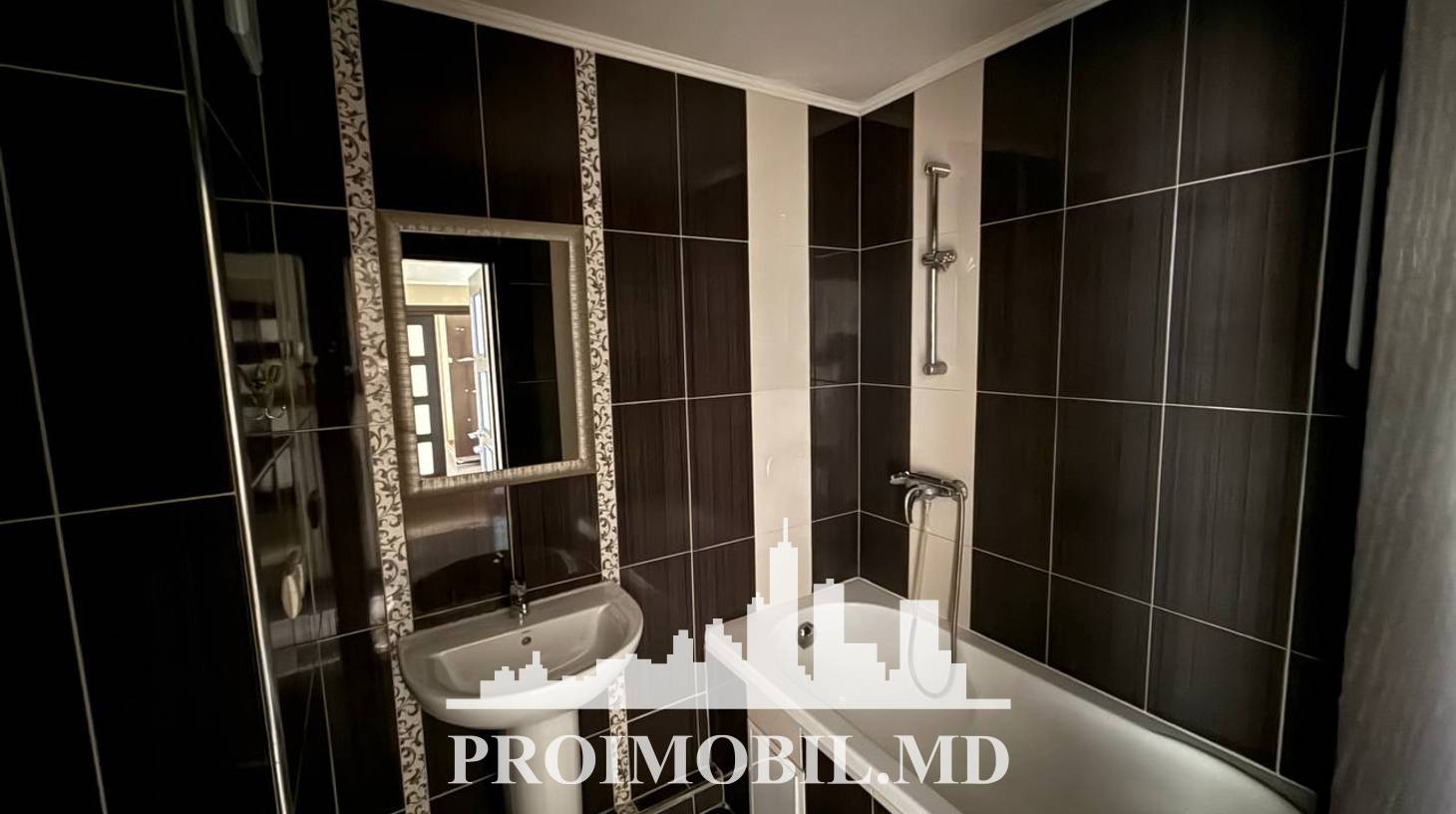 https://images.proimobil.md/bhwETX3I6Px_9a5rgDGA0D2lxnc6h76tw8OKHe_1JcI/watermark:0.75:so:0:30:0.39/resize:fill:1460:816:1/gravity:ce/bG9jYWw6Ly8vZXN0YXRlL2xyLzliN2M0MGJmLTEzYzMtNGNhMC05YjM5LTQ2NDMyMmZlYjdkNy5qcGVn
