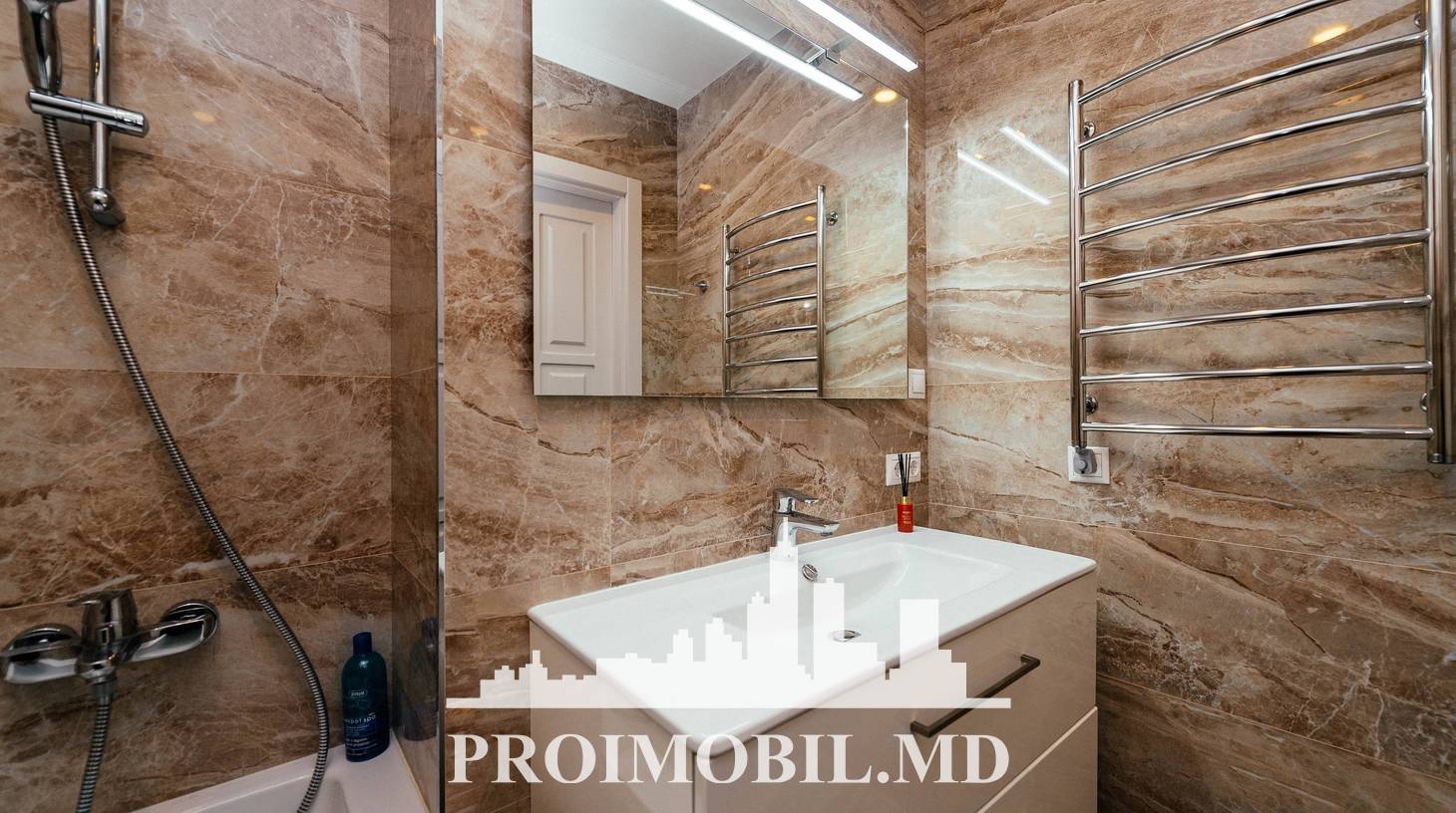 https://images.proimobil.md/bkfi7bLPn9QCxphVbj8LNnd_cLoYMAXl3FvFkctq968/watermark:0.75:so:0:30:0.39/resize:fill:1460:816:1/gravity:ce/bG9jYWw6Ly8vZXN0YXRlL2xyLzY3NTMxMmMxLTcyNDEtNDMxZi05MWM3LTU5ZGE0MmIzNzBhOS5qcGVn