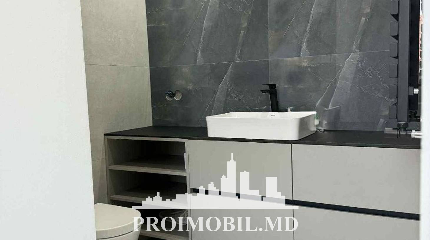 https://images.proimobil.md/bkrfjpHFamWGv43e3njSENJ4S4RVD_CxUin_t-Ngevk/watermark:0.75:so:0:30:0.39/resize:fill:1460:816:1/gravity:ce/bG9jYWw6Ly8vZXN0YXRlL2xyLzZhYTIwNTVlLWQ0NzQtNGMwMi05ODQ5LWQxZTNkMmI0MTMwZS5qcGVn