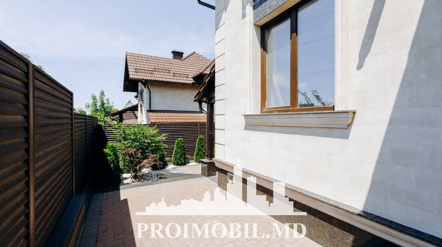 https://images.proimobil.md/bn5rBX2hTqypQQHuXCiyNQ2faBNJj6iL4cOwe5w9bF8/watermark:0.75:so:0:30:0.39/resize:fill:1460:816:1/gravity:ce/bG9jYWw6Ly8vZXN0YXRlL2xyL2Q4ODI1NzU2LWY4OGYtNDEyNy05ZTBkLTA1MjE4YzdkMjBmMi5qcGVn