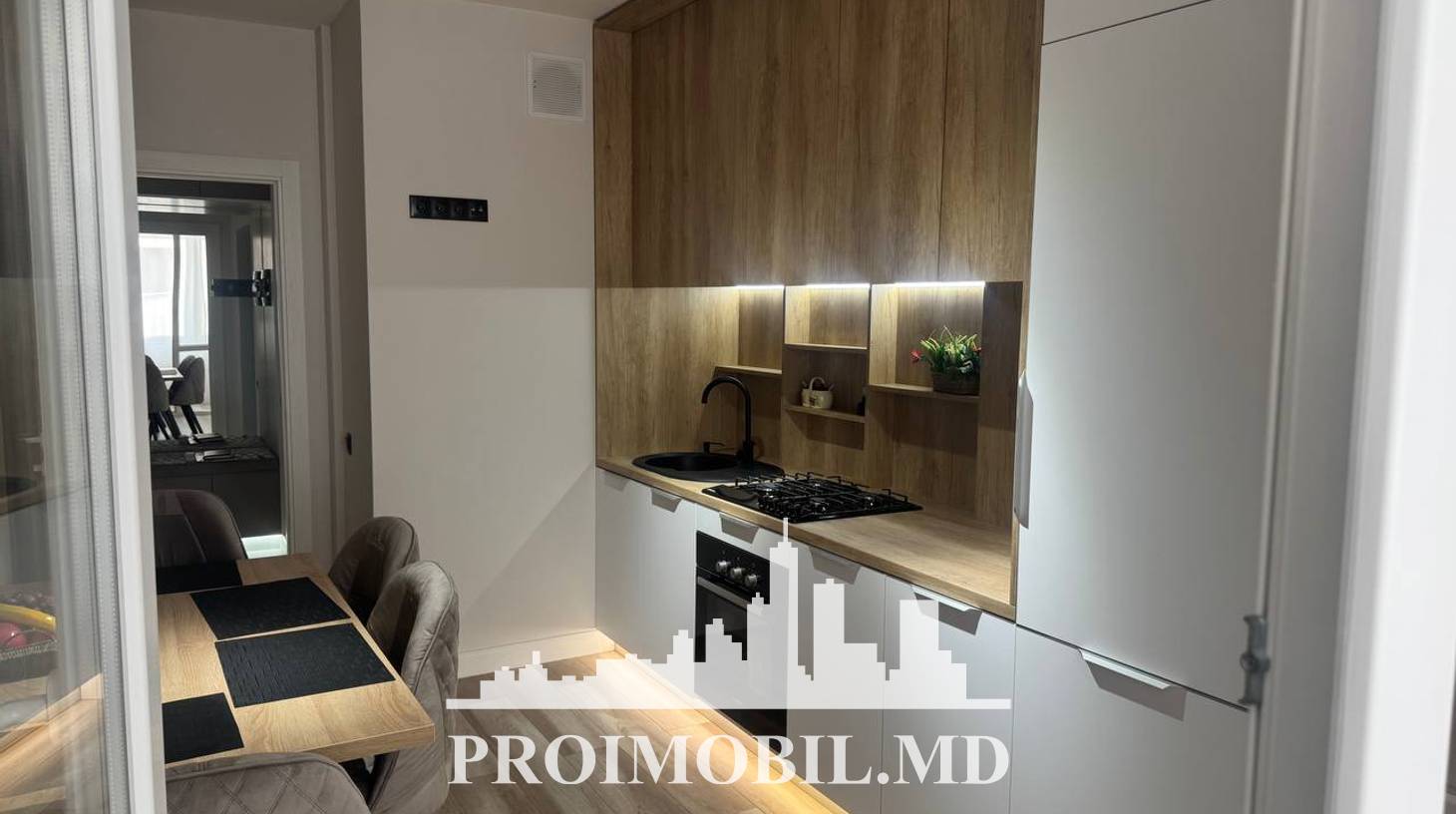https://images.proimobil.md/bqZ88g6fstyouqPaTDSr-MRNjxZPZa5nETHv_ZGyvUo/watermark:0.75:so:0:30:0.39/resize:fill:1460:816:1/gravity:ce/bG9jYWw6Ly8vZXN0YXRlL2xyL2ExMDQxNzUwLWE4ZTEtNDRjZS1hZjQ1LTUyZjIxMGFjNmY0NS5qcGVn