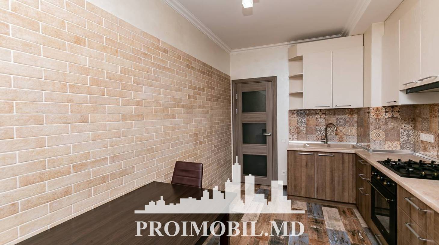 https://images.proimobil.md/brSQ3ZSGarVV-P1yGhuwUGjukN4tzL_jJ1o-2iO37VY/watermark:0.75:so:0:30:0.39/resize:fill:1460:816:1/gravity:ce/bG9jYWw6Ly8vZXN0YXRlL2xyLzRlYWM3ZWJhLTdjMWQtNGIwMy1hOTQxLTE0ZTE4MGQxYTVhMS5qcGVn