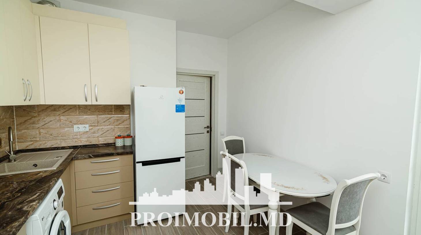 https://images.proimobil.md/brsG2ayUIZ_cZ_cUxX95kLROTv9y4of18VOQS2tvKyk/watermark:0.75:so:0:30:0.39/resize:fill:1460:816:1/gravity:ce/bG9jYWw6Ly8vZXN0YXRlL2xyLzc4MGJjYjRhLTM0OTQtNDgwMy05NjMwLTRmYTFhYzczYzQ3NC5qcGVn