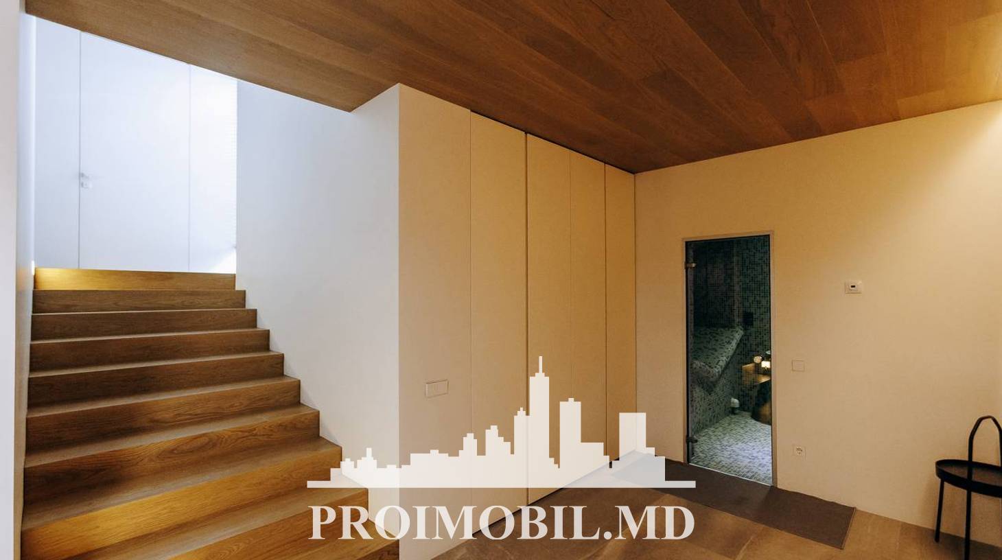 https://images.proimobil.md/c0ATzYde8Tf_O230aYD1vqzUVC6i7EdAXbnhtkyNro0/watermark:0.75:so:0:30:0.39/resize:fill:1460:816:1/gravity:ce/bG9jYWw6Ly8vZXN0YXRlL2xyL2IzMjY4N2IyLWI3NjAtNGU5Ny1iZGQ2LTZkZmJlNGJlZjkxOC5qcGVn
