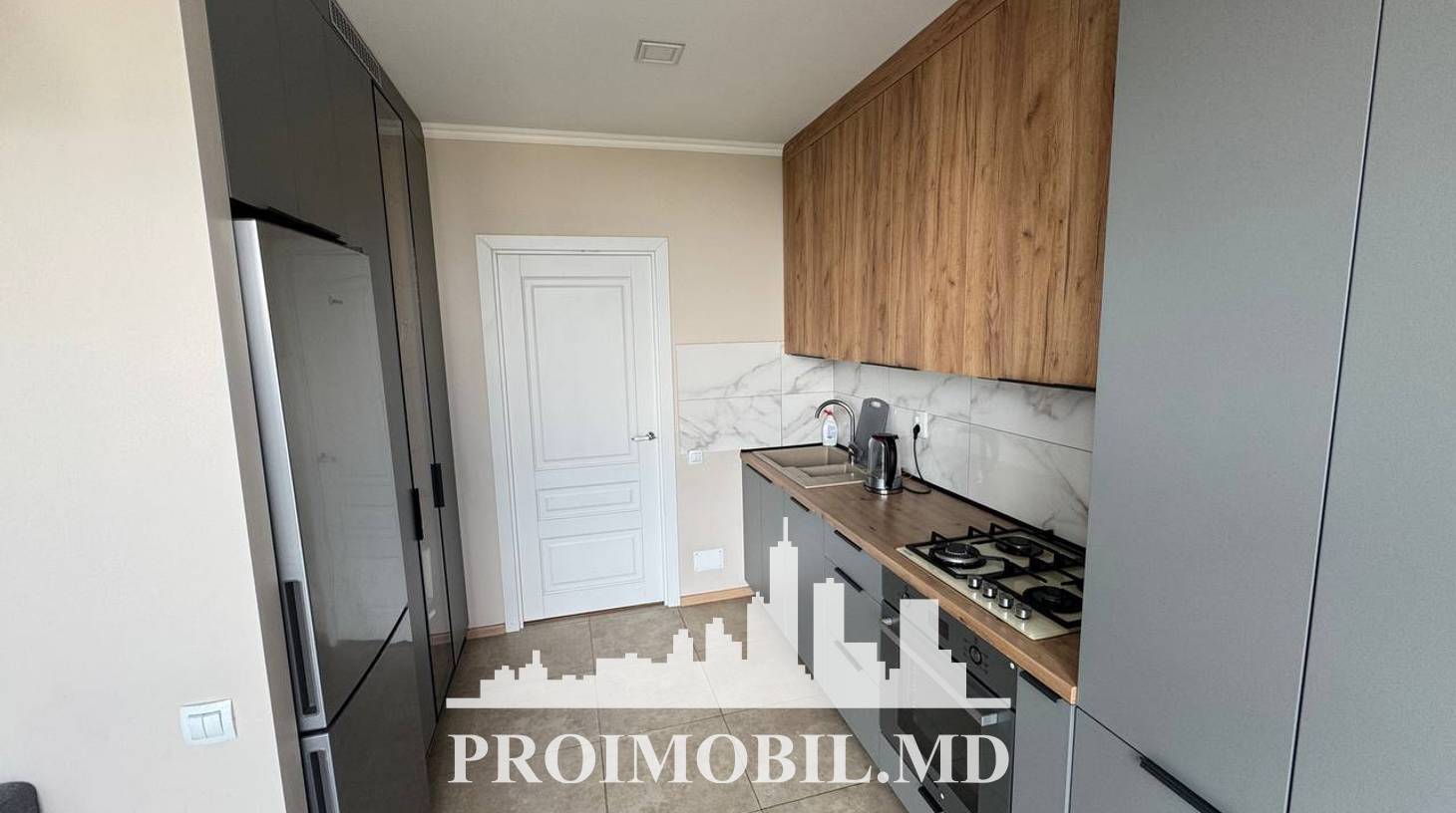 https://images.proimobil.md/c1Kp6iv6jvMExtKkNXtxT-8QRuEMTwct_NHO-d_HzQs/watermark:0.75:so:0:30:0.39/resize:fill:1460:816:1/gravity:ce/bG9jYWw6Ly8vZXN0YXRlL2xyL2UxMTk5Mjk0LWRjNGMtNGM0NS05ZTZkLTI2MWE2ZDFiNTM4OS5qcGVn