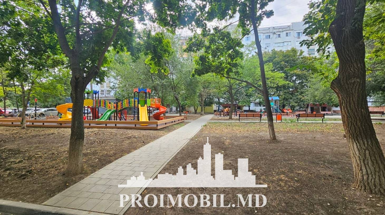 https://images.proimobil.md/c2athkWCuu6xzwStFC2Mtcw-WuuuI6lgXx0IxOaH7N4/watermark:0.75:so:0:30:0.39/resize:fill:1460:816:1/gravity:ce/bG9jYWw6Ly8vZXN0YXRlL2xyL2Q3Nzk2NjM1LWE5OGYtNGNkNC1iNjU3LWUyNjZlM2QzNWU3ZC5qcGVn