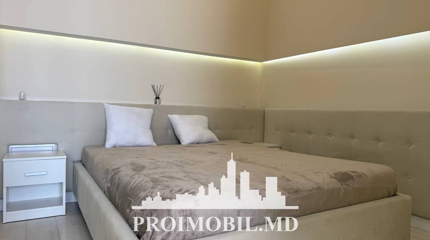 https://images.proimobil.md/c2mrDQ4xHIg6b9YO0KNaY4GnsNuZ0-XtMwmxqjXdR7c/watermark:0.75:so:0:30:0.39/resize:fill:1460:816:1/gravity:ce/bG9jYWw6Ly8vZXN0YXRlL2xyLzM4ZDU5ODkxLTU1NjUtNDM1Ny04YzgwLWU0M2NlODEyYTk4Yi5qcGVn