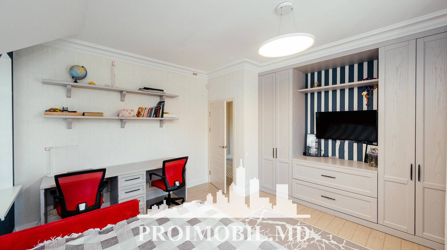 https://images.proimobil.md/c7jGCei_q7RdeTuvUV2VnKBkJoDQeaCZNqIoBdwM_08/watermark:0.75:so:0:30:0.39/resize:fill:1460:816:1/gravity:ce/bG9jYWw6Ly8vZXN0YXRlL2xyLzNhZDFlYzIxLWQ1NTgtNDFlZS04MWU3LWVjMzZiMTlmZWNiOC5qcGVn