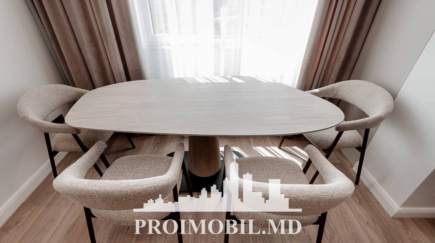 https://images.proimobil.md/c9qA6tFhnzeN2zHekMOXNLs7k5N3d0AkaWHHzZyjabc/watermark:0.75:so:0:30:0.39/resize:fill:1460:816:1/gravity:ce/bG9jYWw6Ly8vZXN0YXRlL2xyLzlhYmRhN2ZmLTA1OWEtNDI2My1iYzViLThkNDA0YmYwY2NiMS5qcGVn