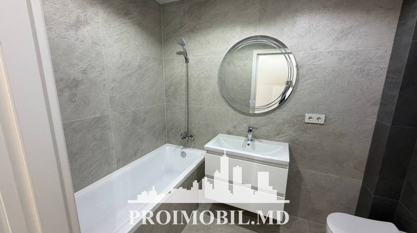 https://images.proimobil.md/cBlQwESkfRFLfMXU3rTZ7_ElxNhORmw3xE4lwj5RPpo/watermark:0.75:so:0:30:0.39/resize:fill:1460:816:1/gravity:ce/bG9jYWw6Ly8vZXN0YXRlL2xyLzZjNWRlOWNkLWVjNWUtNDI4OS05NGJhLTU3NmY3YWU5NWNkZC5qcGVn