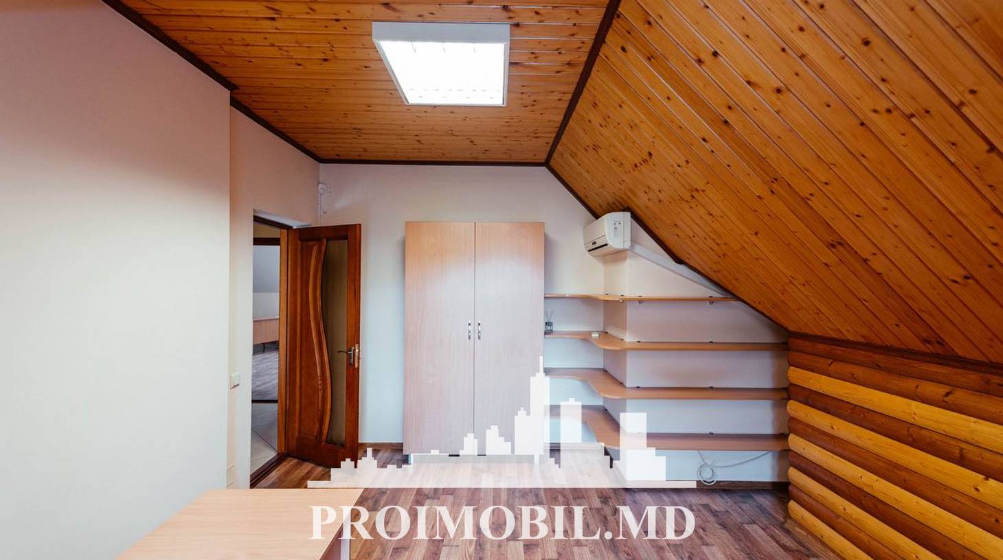 https://images.proimobil.md/cCZ4hmsjbiC9lLm3vmnaeYZMG0tTHZFVZYtiHyuE3f0/watermark:0.75:so:0:30:0.39/resize:fill:1460:816:1/gravity:ce/bG9jYWw6Ly8vZXN0YXRlL2xyLzgxNjk3ZmU5LTcwMWMtNGMwNS04YTU1LWJmMGIxZGE4ZTRkNy5qcGVn