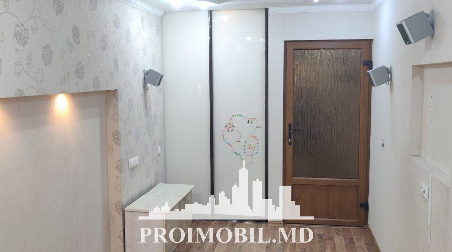 https://images.proimobil.md/cD1aEr5FxbpVuEXkYMjitx1VtT1qX766X5oBPsZ5gmY/watermark:0.75:so:0:30:0.39/resize:fill:1460:816:1/gravity:ce/bG9jYWw6Ly8vZXN0YXRlL2xyLzhkMjlmNzc5LWJhNzAtNGNhYi04NDUwLTI5ZWE5MGM1YmNmOS5qcGVn