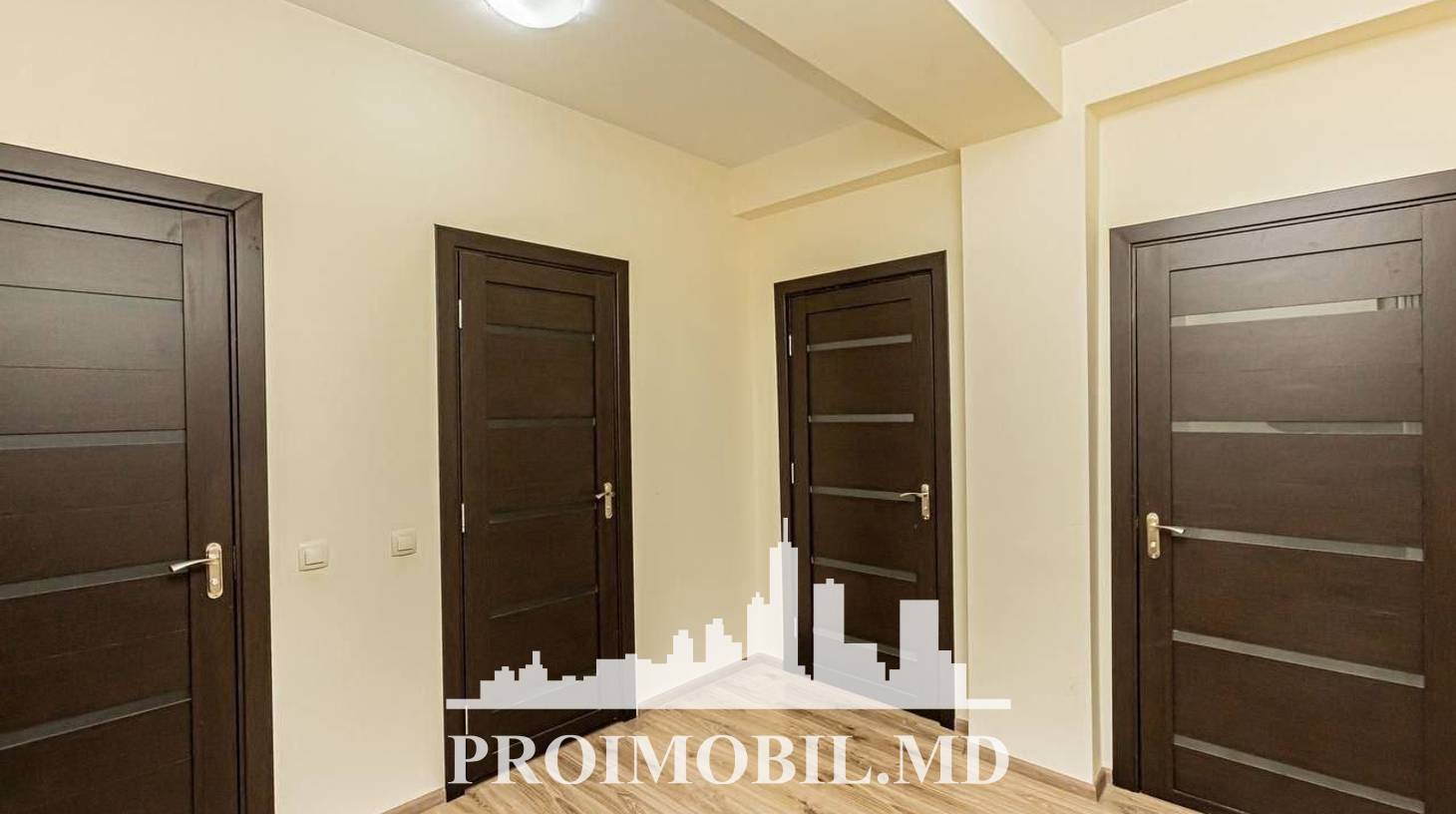 https://images.proimobil.md/cDCzxvcrkAcY802g37v_NYt-ApV2xAiiTT3NvsETC5Q/watermark:0.75:so:0:30:0.39/resize:fill:1460:816:1/gravity:ce/bG9jYWw6Ly8vZXN0YXRlL2xyLzNhMTM0MDJkLWUxYmMtNDAwMC04MDg1LWQ5OGNmZGRiMTRiOC5qcGVn