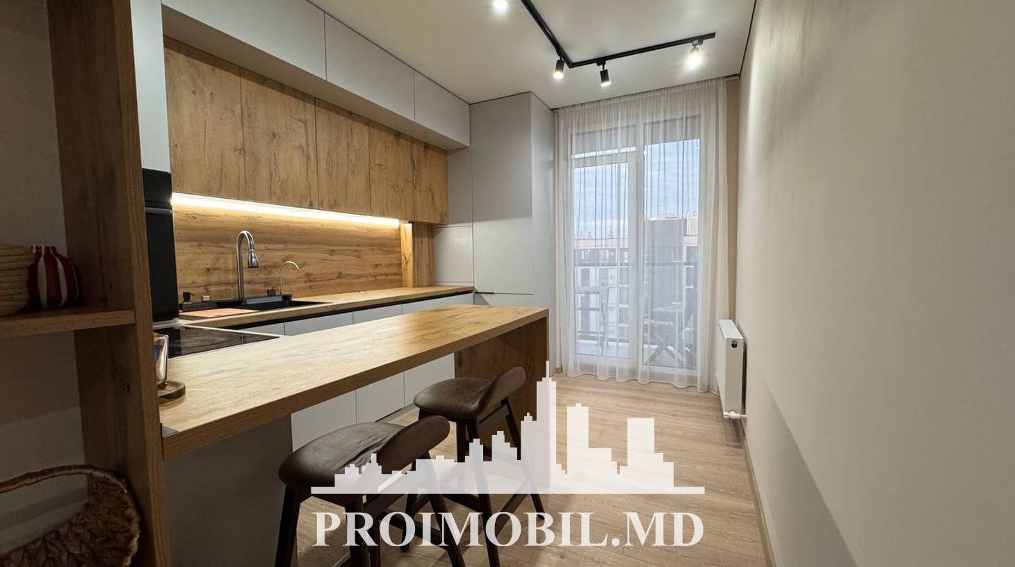 https://images.proimobil.md/cDRjgWQD8BD0xML85sShc5tAwE2f9VZhHIMspfPAD9g/watermark:0.75:so:0:30:0.39/resize:fill:1460:816:1/gravity:ce/bG9jYWw6Ly8vZXN0YXRlL2xyLzg3MDRmOTc0LTgxYmMtNGMwMC1hODgyLTY0YWMxOWM0MWFjYy5qcGVn