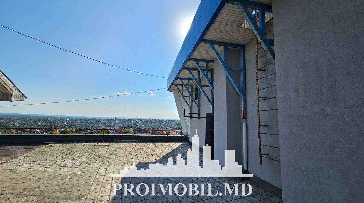 https://images.proimobil.md/cFA7IVWkzppaEm2zs_QkeRRbO0XaLc3PTuaN55axR1U/watermark:0.75:so:0:30:0.39/resize:fill:1460:816:1/gravity:ce/bG9jYWw6Ly8vZXN0YXRlL2xyLzU4M2JlNmI2LWQxNzAtNGZmNS1iNmU0LTQyYTA0YjgyNWVmZS5qcGVn