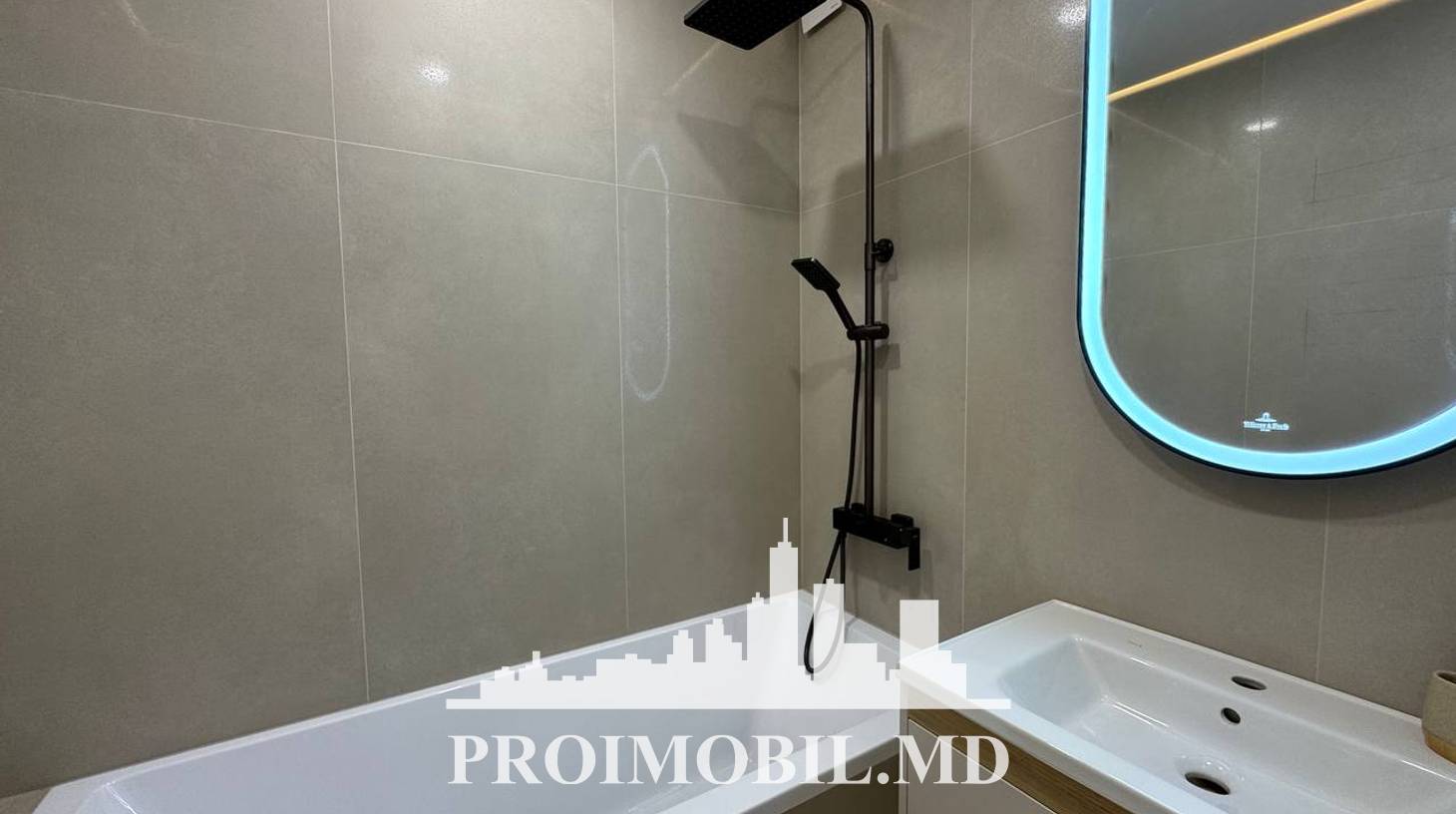 https://images.proimobil.md/cFIe1ki7L7iyZMg7q1yX4iNRgfOqinN2C17MmmmfaPM/watermark:0.75:so:0:30:0.39/resize:fill:1460:816:1/gravity:ce/bG9jYWw6Ly8vZXN0YXRlL2xyLzI3NzMyYjZiLTlmZmYtNDVlYi1iZDdkLTc2NmYxMThjMTgzMy5qcGVn