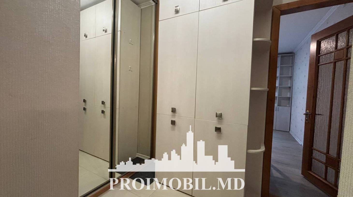 https://images.proimobil.md/cHLwxQVTj97dWm19Ku2z6mBT-mOgWmoQeTEJzcQ5v2I/watermark:0.75:so:0:30:0.39/resize:fill:1460:816:1/gravity:ce/bG9jYWw6Ly8vZXN0YXRlL2xyLzYyMDFhOWFlLWY2MzgtNDAzYy1iNjNmLTMwZmU1ODk5Y2NjZC5qcGVn