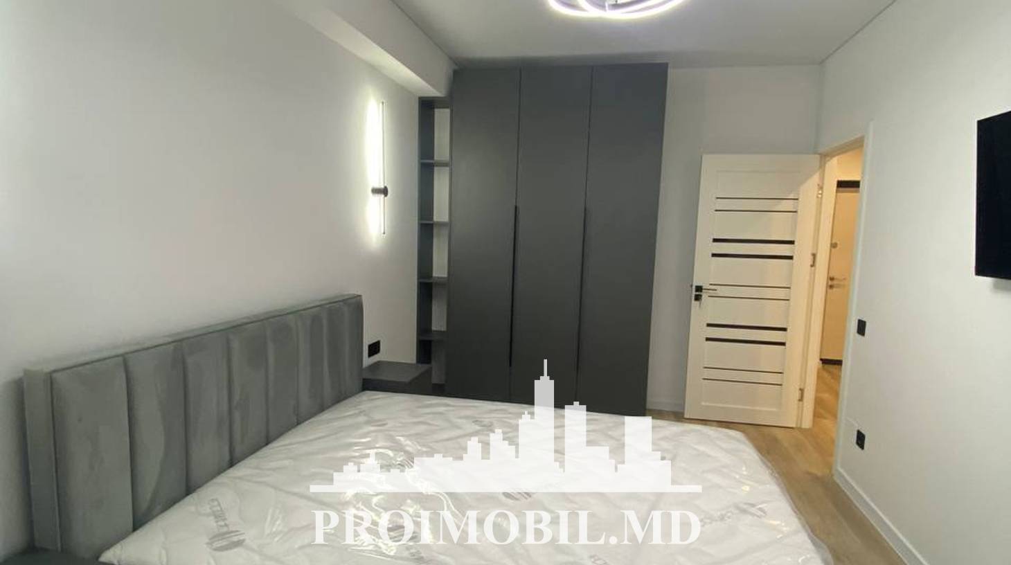 https://images.proimobil.md/cLvXAoTtfk70a9kSDxKkOdk8MrndGJs5iWnrqIr4wC4/watermark:0.75:so:0:30:0.39/resize:fill:1460:816:1/gravity:ce/bG9jYWw6Ly8vZXN0YXRlL2xyL2Y4NDY3NTdiLTZmODgtNDUyNi1hZGU2LTNhZjU4ZThjM2U2ZS5qcGVn