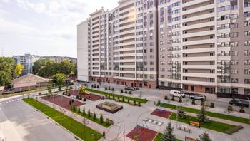 https://images.proimobil.md/cR0GsRTGPDJEhGTv7CNuXuasAUGJBktfPsaAsYNOl3Q/resize:fill:350:198:1/gravity:ce/bG9jYWw6Ly8vZXN0YXRlL2xyLzM3M2NlNzc2LTVmZDgtNDhkMi05ZjZhLTBhNzZlOWVjNGY5ZS5qcGVn