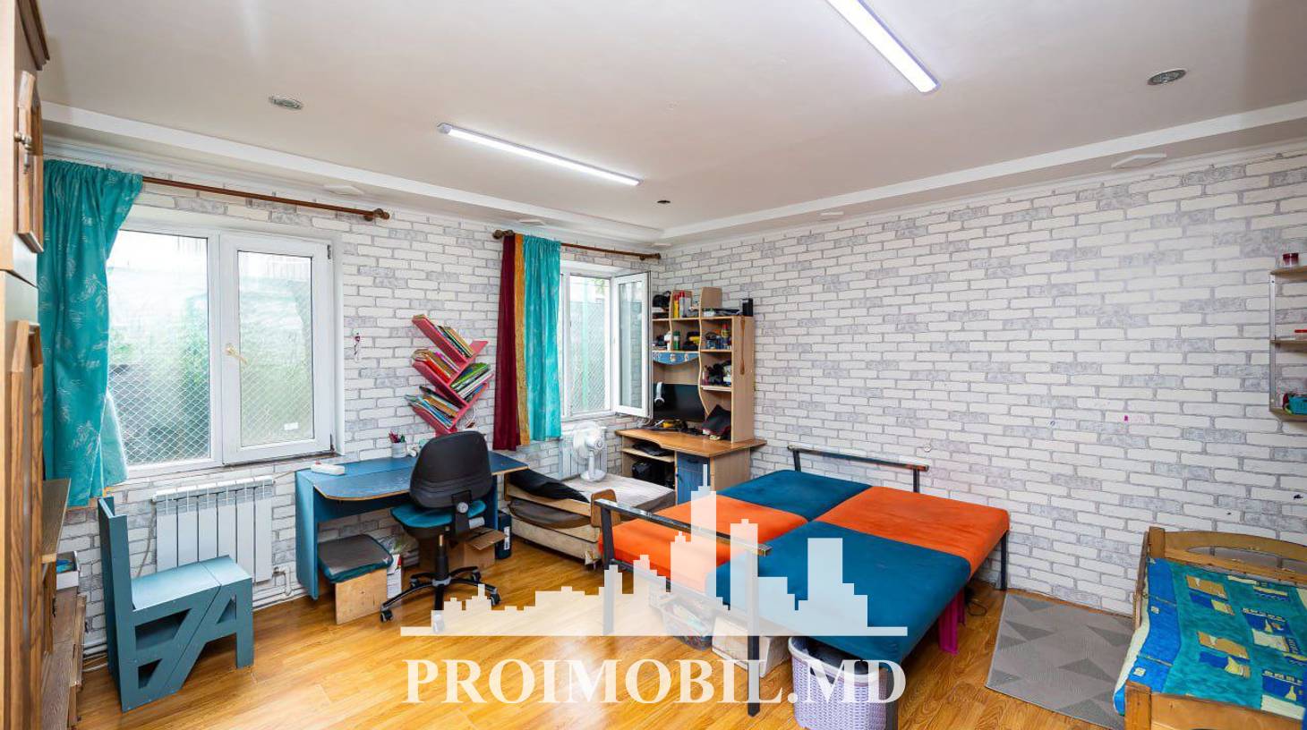https://images.proimobil.md/cV9tXadehaLDXgjHXpAZDedPlECqv0PJCIEQ4OqQzy8/watermark:0.75:so:0:30:0.39/resize:fill:1460:816:1/gravity:ce/bG9jYWw6Ly8vZXN0YXRlL2xyLzUzYTBhMzE1LWM2M2MtNDYzNi1iOTE5LWQyZjIzNmZhY2Q1NS5qcGVn