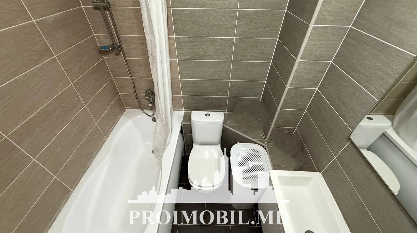 https://images.proimobil.md/cVvxrDX2vgAZ9zGS3eXck_3CVKu6kVtKOZnTydEiVlQ/watermark:0.75:so:0:30:0.39/resize:fill:1460:816:1/gravity:ce/bG9jYWw6Ly8vZXN0YXRlL2xyL2M4YTFjYjdmLTYzODYtNDgxNy1iN2U4LWYzMWJiYjQ0NjkxZi5qcGVn