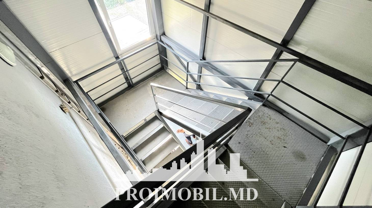 https://images.proimobil.md/cXlm3RqsmVi5ezc0ILpLqKGaCJCWT48TAXxMPNI89Vc/watermark:0.75:so:0:30:0.39/resize:fill:1460:816:1/gravity:ce/bG9jYWw6Ly8vZXN0YXRlL2xyLzlhNTgzMjA0LWYyNmEtNDMxNy1iNGY5LTJiYTA5ZWZlOTcwYy5qcGVn