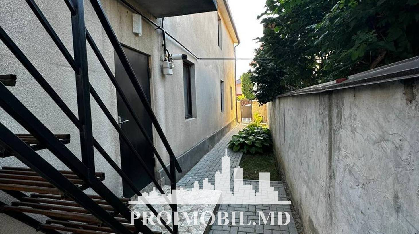https://images.proimobil.md/cY5KByQbqXfrbjlw9PDZAKK44WrbksC2InYtMhYiaQY/watermark:0.75:so:0:30:0.39/resize:fill:1460:816:1/gravity:ce/bG9jYWw6Ly8vZXN0YXRlL2xyLzFlMWY3NTc1LWQzOGQtNDFjYy1hNDE5LTM0YzZlMTlkNDllZS5qcGVn